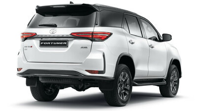 cldd4f6ar01hc0povfcsidrly-fortuner-exterior-rear-34-1920x1080.desktop