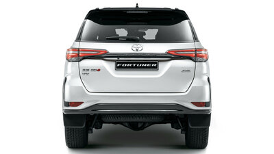 cldd4fs2701ih0psx65nnh33d-fortuner-exterior-rear-1920x1080.desktop