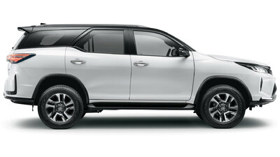 cldd4gbb701hr0povrrb2fs0q-fortuner-exterior-side-profile-1920x1080.desktop