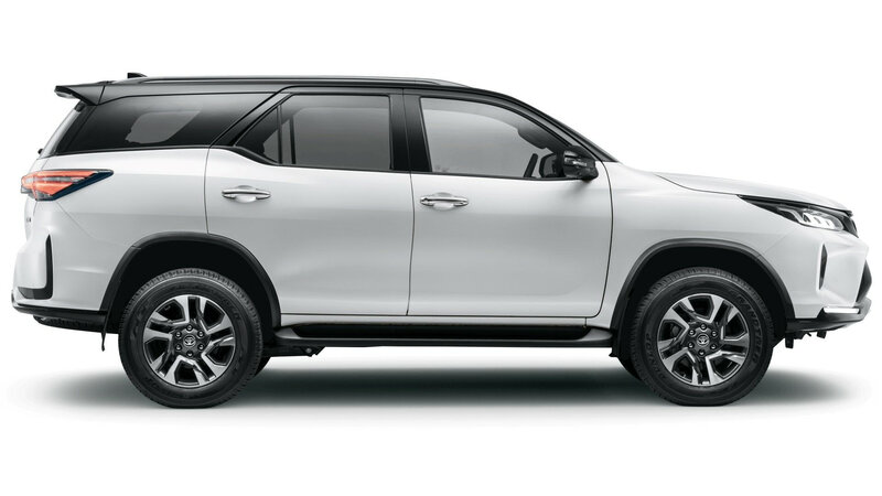 cldd4gbb701hr0povrrb2fs0q-fortuner-exterior-side-profile-1920x1080.desktop