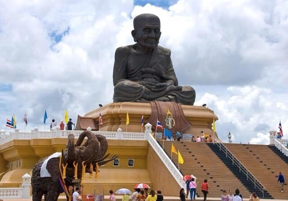 Huay Mongkol Temple